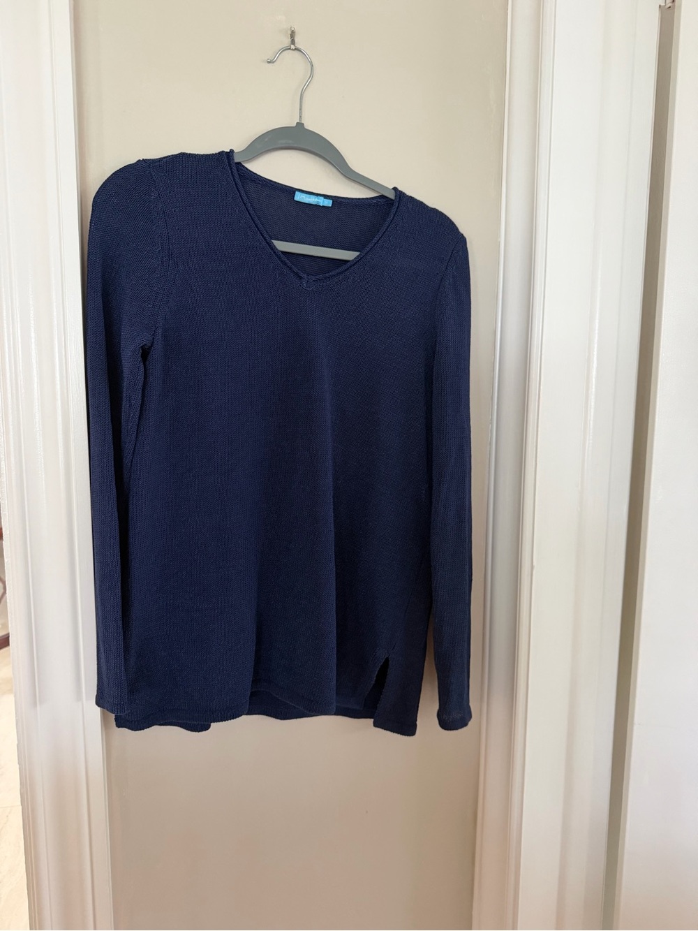 J. McLaughlin Navy Textured V-Neck Sweater